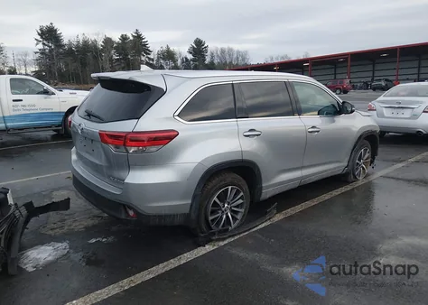 2018 Toyota Highlander Xle z USA, uszkodzony, nr VIN 5TDJZRFH9JS523771